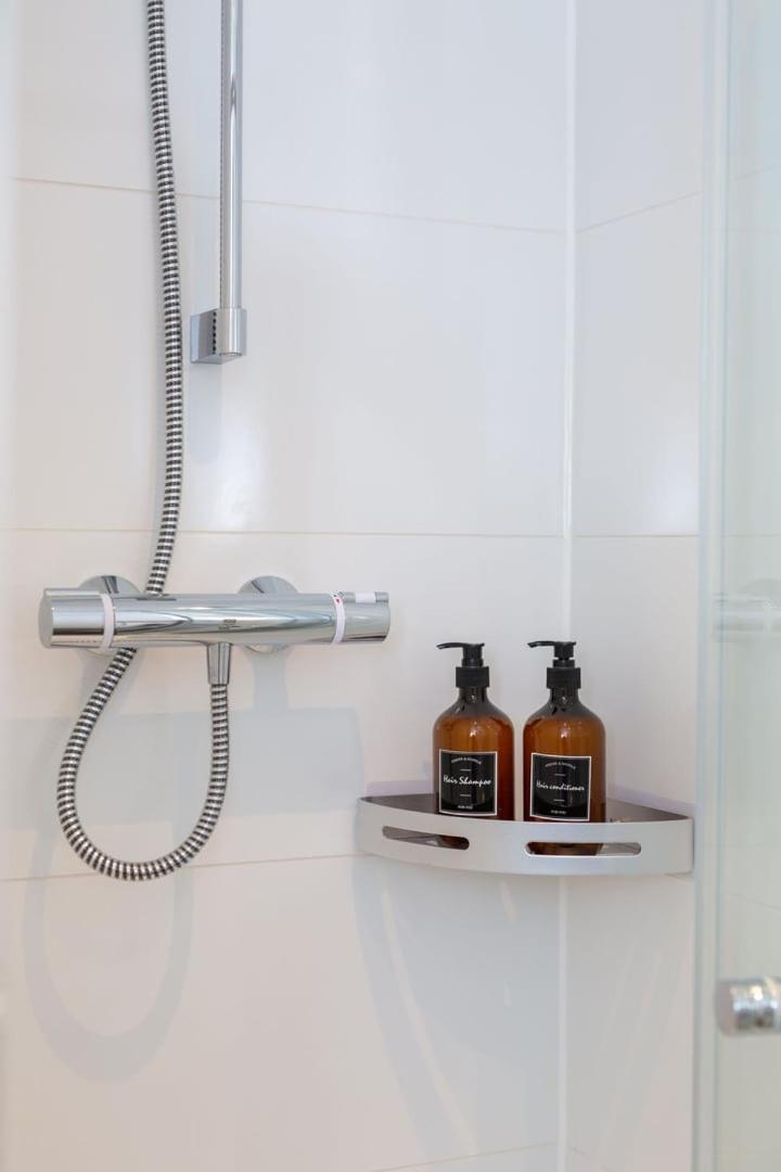 Stylish Apartment W/ Private Garden - Dog Friendly Newport  Eksteriør billede