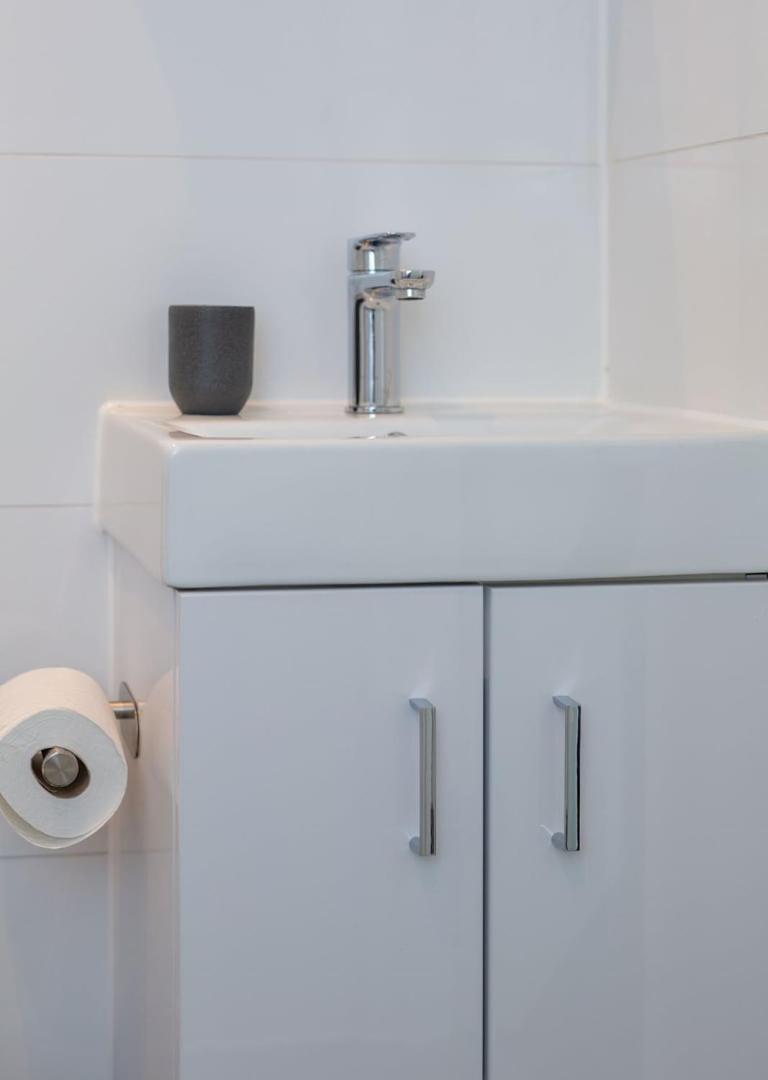 Stylish Apartment W/ Private Garden - Dog Friendly Newport  Eksteriør billede