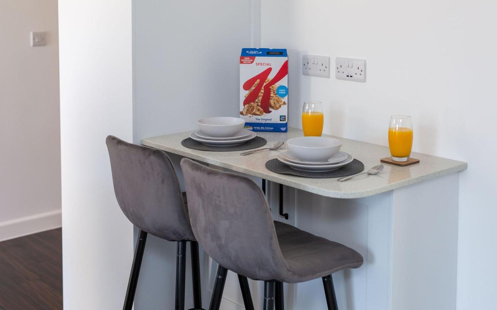 Stylish Apartment W/ Private Garden - Dog Friendly Newport  Eksteriør billede