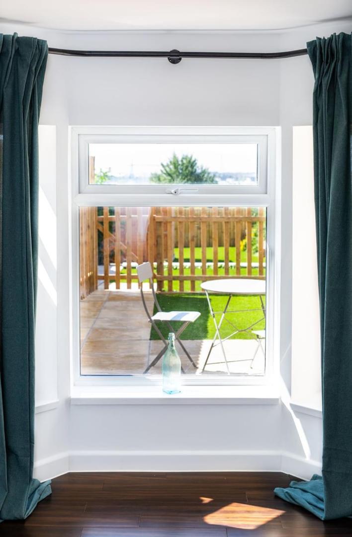 Stylish Apartment W/ Private Garden - Dog Friendly Newport  Eksteriør billede