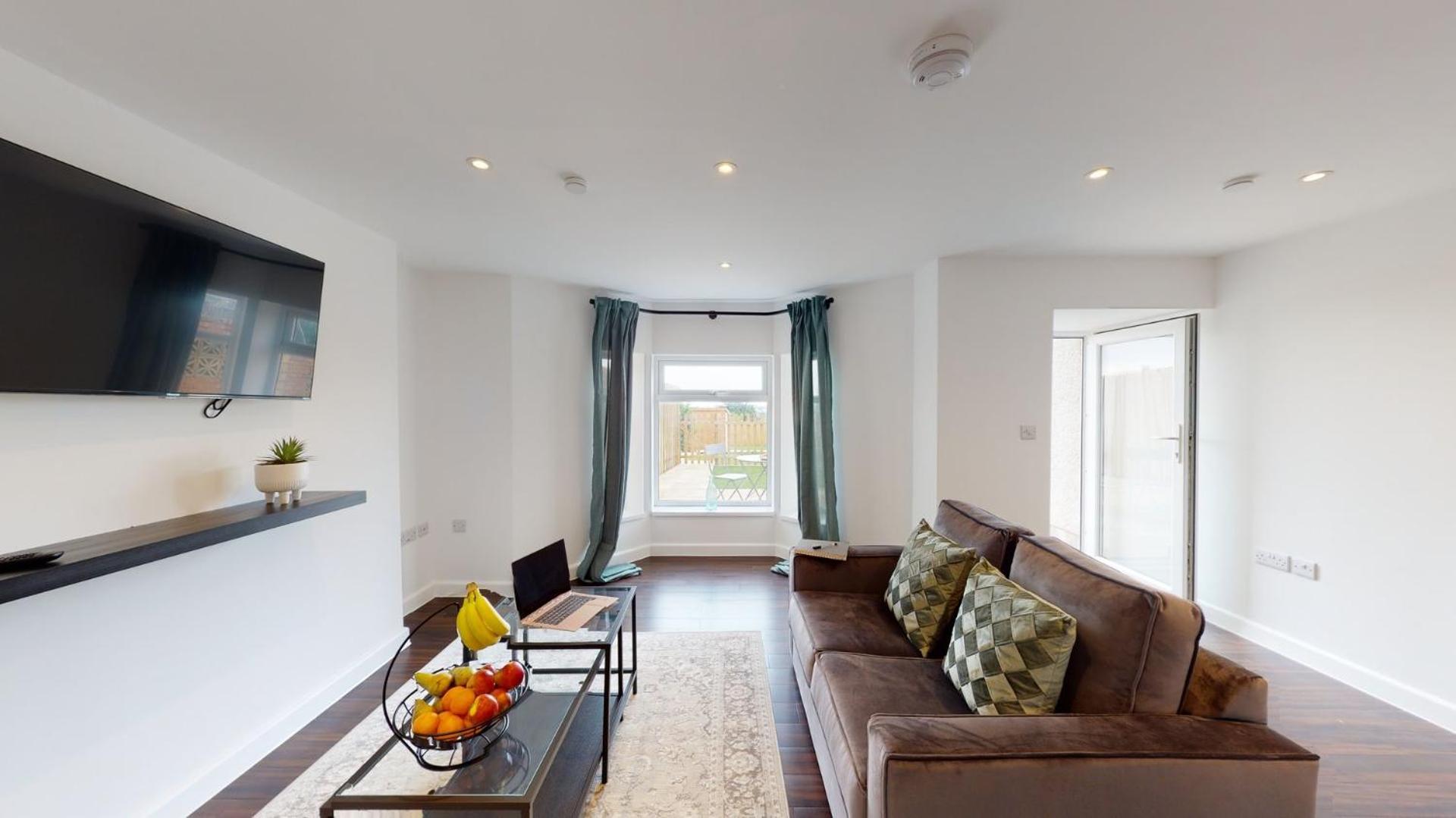 Stylish Apartment W/ Private Garden - Dog Friendly Newport  Eksteriør billede