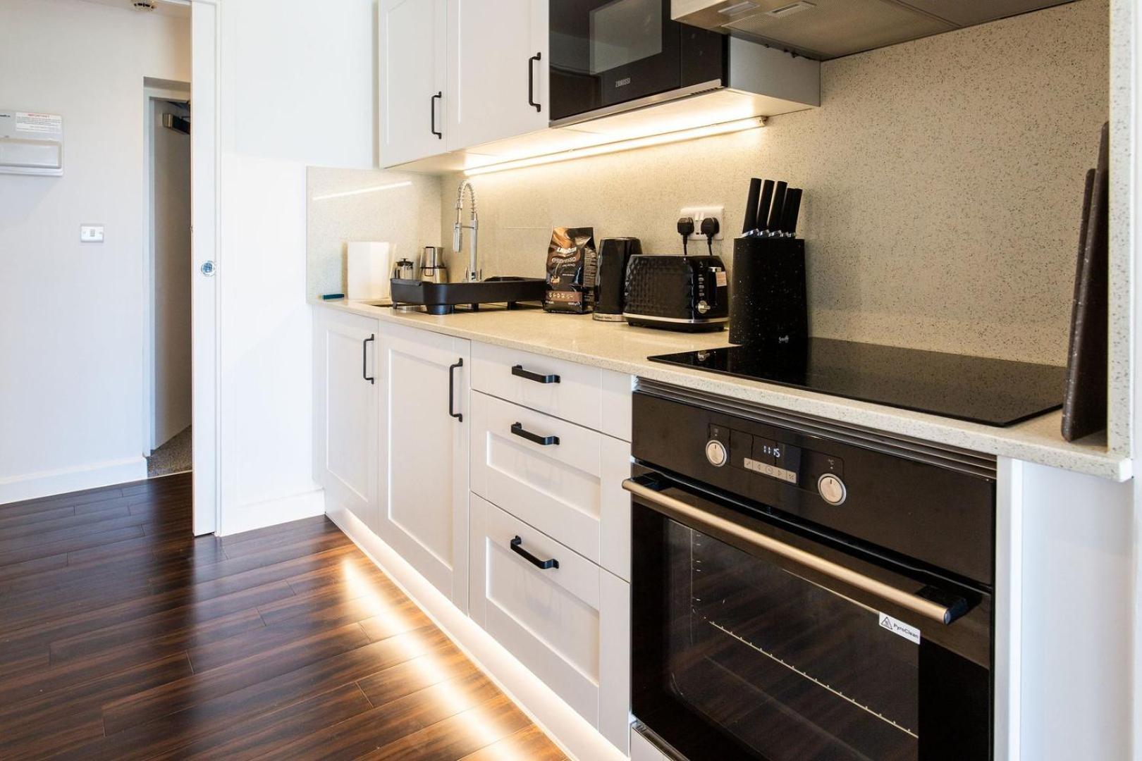 Stylish Apartment W/ Private Garden - Dog Friendly Newport  Eksteriør billede