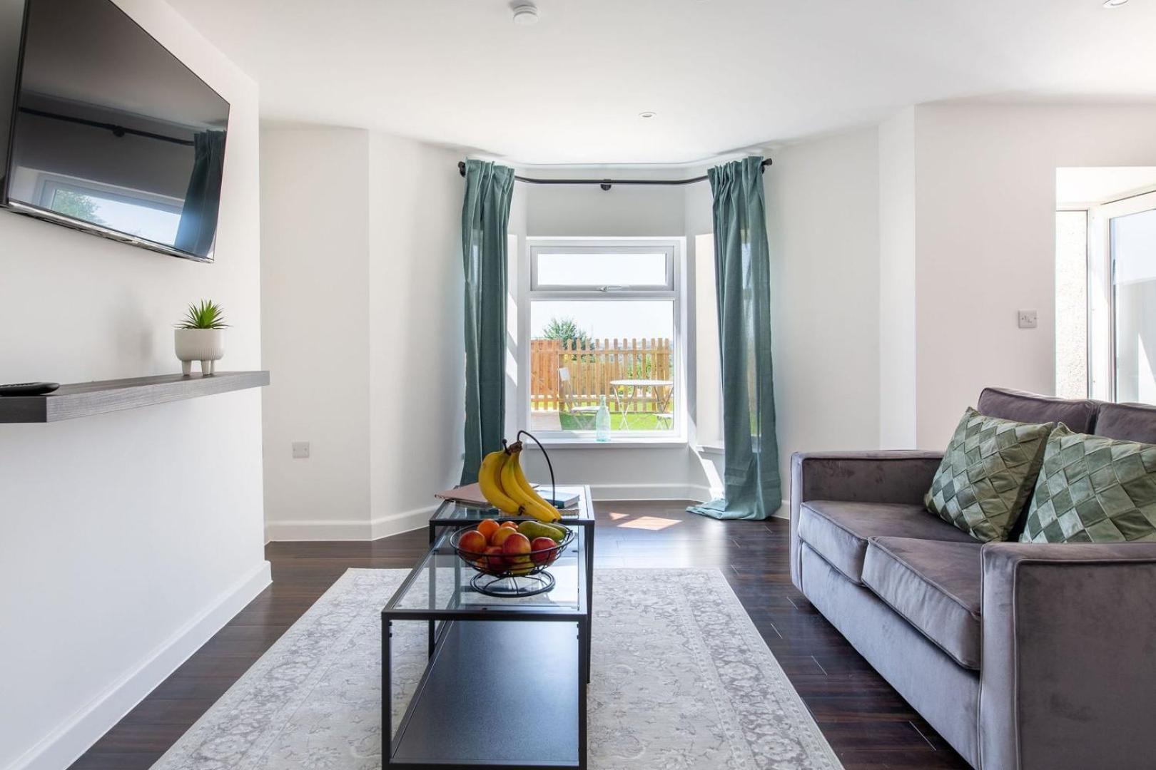 Stylish Apartment W/ Private Garden - Dog Friendly Newport  Eksteriør billede